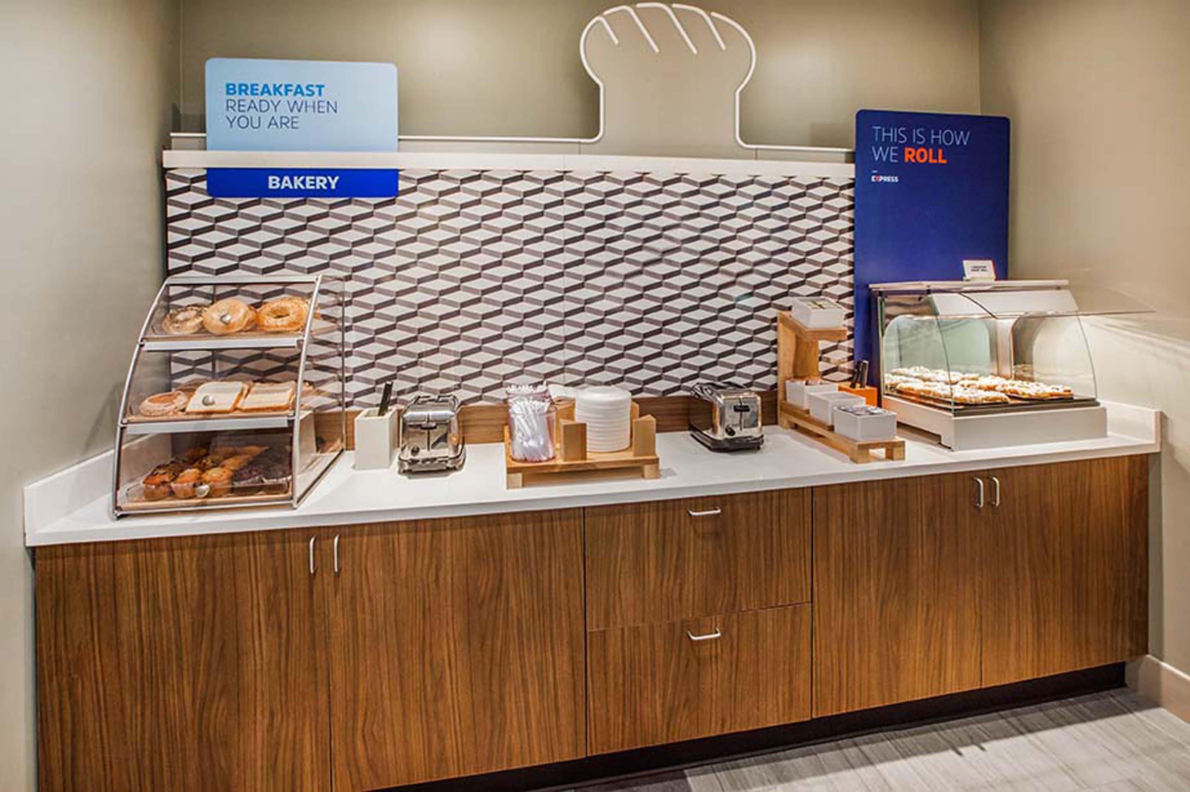 Holiday Inn Express & Suites Allentown-Dorney Park Area By Ihg Bagian luar foto
