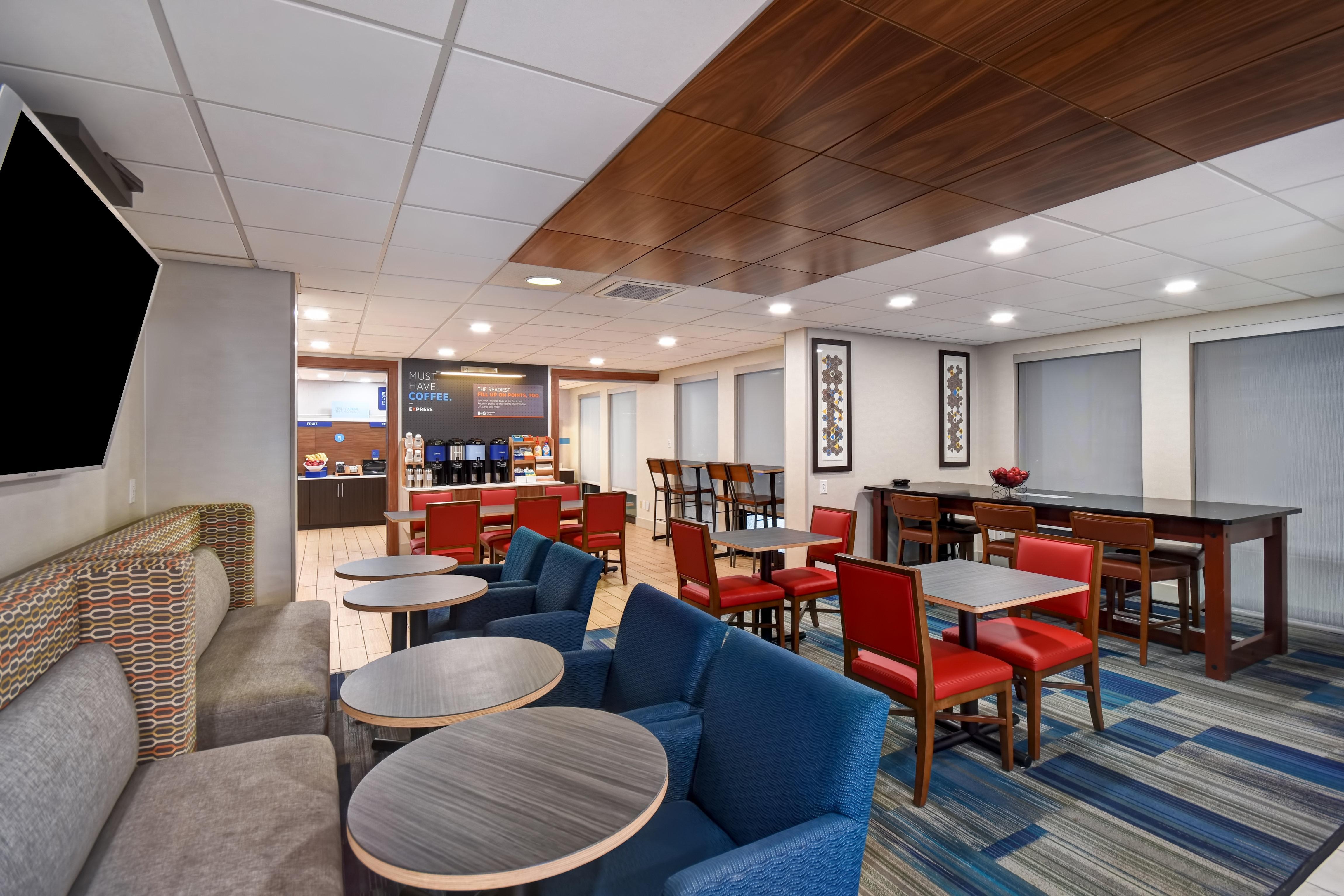 Holiday Inn Express & Suites Allentown-Dorney Park Area By Ihg Bagian luar foto